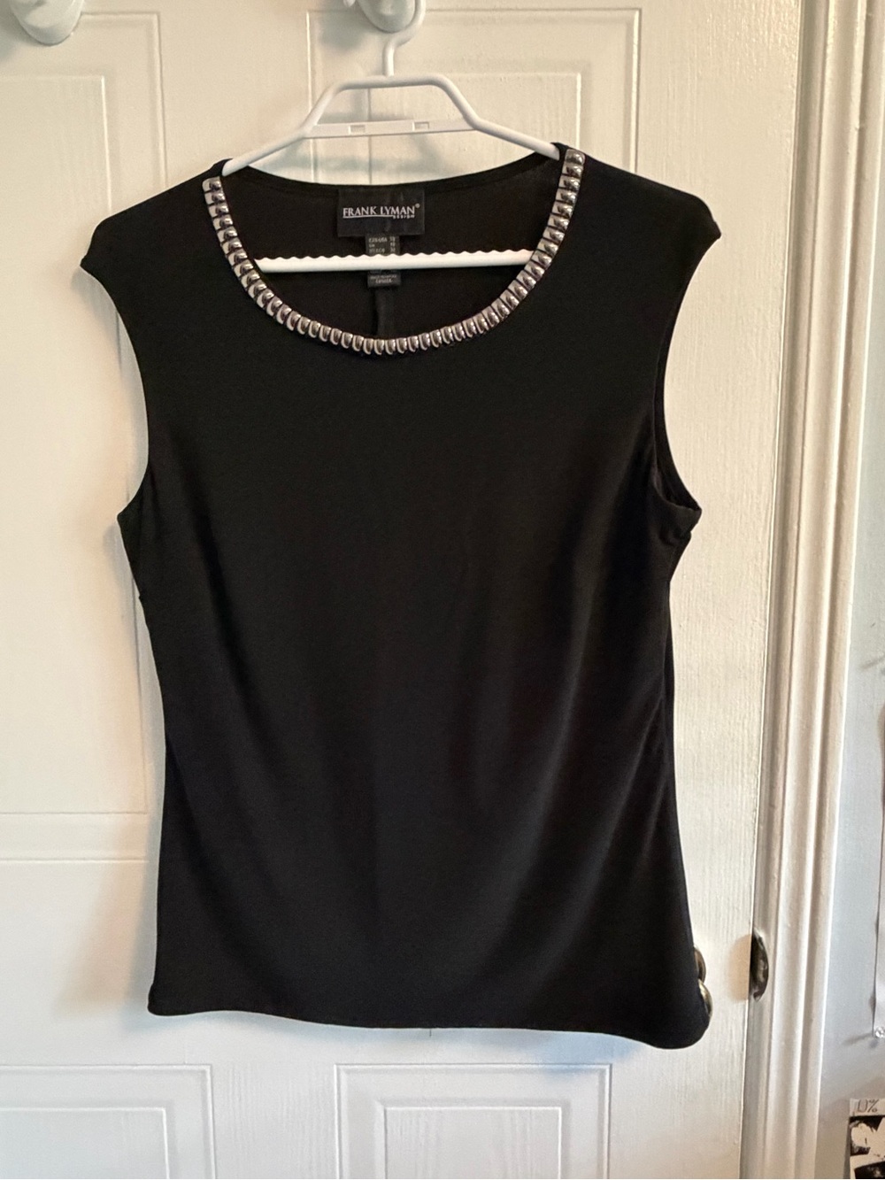 Frank Lyman Sleeveless Crew Neck pull-over style 256773U